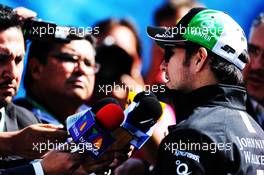 Sergio Perez (MEX) Sahara Force India F1 with the media. 26.10.2017. Formula 1 World Championship, Rd 18, Mexican Grand Prix, Mexico City, Mexico, Preparation Day.