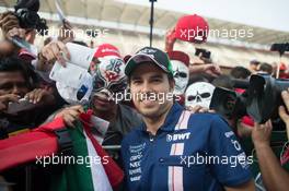 Sergio Perez (MEX) Sahara Force India F1 with fans. 26.10.2017. Formula 1 World Championship, Rd 18, Mexican Grand Prix, Mexico City, Mexico, Preparation Day.
