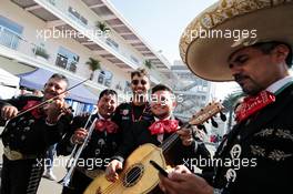 Traditional Mexican Band with Daniel Ricciardo (AUS) Red Bull Racing. 26.10.2017. Formula 1 World Championship, Rd 18, Mexican Grand Prix, Mexico City, Mexico, Preparation Day.