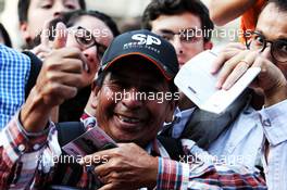 A Sergio Perez (MEX) Sahara Force India F1 fan. 26.10.2017. Formula 1 World Championship, Rd 18, Mexican Grand Prix, Mexico City, Mexico, Preparation Day.