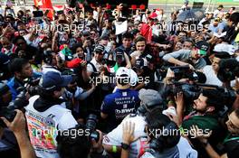 Sergio Perez (MEX) Sahara Force India F1 signs autographs for the fans. 26.10.2017. Formula 1 World Championship, Rd 18, Mexican Grand Prix, Mexico City, Mexico, Preparation Day.
