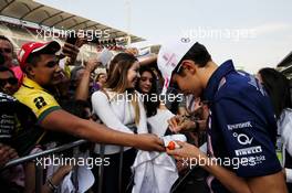Esteban Ocon (FRA) Sahara Force India F1 Team signs autographs for the fans. 26.10.2017. Formula 1 World Championship, Rd 18, Mexican Grand Prix, Mexico City, Mexico, Preparation Day.