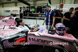 Sergio Perez (MEX) Sahara Force India F1 with Ivan Zamorano (CHL) Former Football Player. 26.10.2017. Formula 1 World Championship, Rd 18, Mexican Grand Prix, Mexico City, Mexico, Preparation Day.
