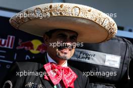 Traditional Mexican band in the paddock. 26.10.2017. Formula 1 World Championship, Rd 18, Mexican Grand Prix, Mexico City, Mexico, Preparation Day.