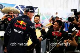 Traditional Mexican Band with Max Verstappen (NLD) Red Bull Racing. 26.10.2017. Formula 1 World Championship, Rd 18, Mexican Grand Prix, Mexico City, Mexico, Preparation Day.