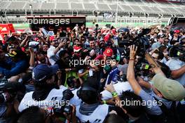 Sergio Perez (MEX) Sahara Force India F1 with fans. 26.10.2017. Formula 1 World Championship, Rd 18, Mexican Grand Prix, Mexico City, Mexico, Preparation Day.
