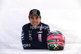 Sergio Perez (MEX) Sahara Force India F1 with his helmet. 25.10.2017. Formula 1 World Championship, Rd 18, Mexican Grand Prix, Mexico City, Mexico, Preparation Day.