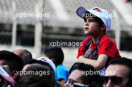 A young fan. 26.10.2017. Formula 1 World Championship, Rd 18, Mexican Grand Prix, Mexico City, Mexico, Preparation Day.