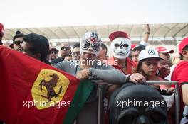 Fans in the pits. 26.10.2017. Formula 1 World Championship, Rd 18, Mexican Grand Prix, Mexico City, Mexico, Preparation Day.