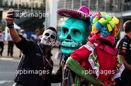 Will Buxton (GBR) NBC Sports Network TV Presenter with Day of the Dead costume wearers. 26.10.2017. Formula 1 World Championship, Rd 18, Mexican Grand Prix, Mexico City, Mexico, Preparation Day.