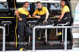 Cyril Abiteboul (FRA) Renault Sport F1 Managing Director, Nick Chester (GBR) Renault Sport F1 Team Chassis Technical Director  29.09.2017. Formula 1 World Championship, Rd 15, Malaysian Grand Prix, Sepang, Malaysia, Friday.