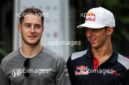 (L to R): Stoffel Vandoorne (BEL) McLaren with Pierre Gasly (FRA) Scuderia Toro Rosso. 29.09.2017. Formula 1 World Championship, Rd 15, Malaysian Grand Prix, Sepang, Malaysia, Friday.
