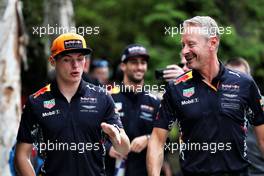 (L to R): Max Verstappen (NLD) Red Bull Racing with Jonathan Wheatley (GBR) Red Bull Racing Team Manager. 29.09.2017. Formula 1 World Championship, Rd 15, Malaysian Grand Prix, Sepang, Malaysia, Friday.