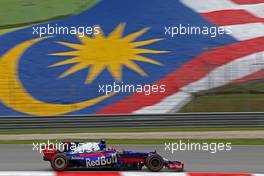 Carlos Sainz Jr (ESP) Scuderia Toro Rosso  29.09.2017. Formula 1 World Championship, Rd 15, Malaysian Grand Prix, Sepang, Malaysia, Friday.