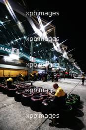Renault Sport F1 Team pit garage at night. 29.09.2017. Formula 1 World Championship, Rd 15, Malaysian Grand Prix, Sepang, Malaysia, Friday.