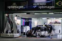 Williams pit garage at night. 29.09.2017. Formula 1 World Championship, Rd 15, Malaysian Grand Prix, Sepang, Malaysia, Friday.