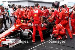The Ferrari SF70H of Kimi Raikkonen (FIN) Ferrari with a problem on the grid.                                01.10.2017. Formula 1 World Championship, Rd 15, Malaysian Grand Prix, Sepang, Malaysia, Sunday.