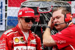 (L to R): Kimi Raikkonen (FIN) Ferrari with Dave Greenwood (GBR) Ferrari Race Engineer on the grid. 01.10.2017. Formula 1 World Championship, Rd 15, Malaysian Grand Prix, Sepang, Malaysia, Sunday.
