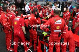 Ferrari engineers work on Kimi Raikkonen's (FIN) Ferrari SF70H 01.10.2017. Formula 1 World Championship, Rd 15, Malaysian Grand Prix, Sepang, Malaysia, Sunday.