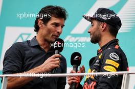 (L to R): Mark Webber (AUS) Channel 4 Presenter on the podium with third placed Daniel Ricciardo (AUS) Red Bull Racing. 01.10.2017. Formula 1 World Championship, Rd 15, Malaysian Grand Prix, Sepang, Malaysia, Sunday.