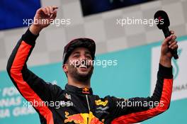 Daniel Ricciardo (AUS) Red Bull Racing celebrates his third position on the podium. 01.10.2017. Formula 1 World Championship, Rd 15, Malaysian Grand Prix, Sepang, Malaysia, Sunday.