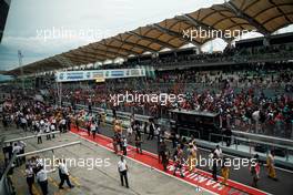 Fans invade the track at the end of the race.                                01.10.2017. Formula 1 World Championship, Rd 15, Malaysian Grand Prix, Sepang, Malaysia, Sunday.