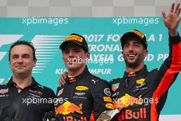 Daniel Ricciardo (AUS) Red Bull Racing and Max Verstappen (NLD) Red Bull Racing  01.10.2017. Formula 1 World Championship, Rd 15, Malaysian Grand Prix, Sepang, Malaysia, Sunday.
