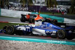 Marcus Ericsson (SWE) Sauber C36 and Felipe Massa (BRA) Williams FW40. 01.10.2017. Formula 1 World Championship, Rd 15, Malaysian Grand Prix, Sepang, Malaysia, Sunday.
