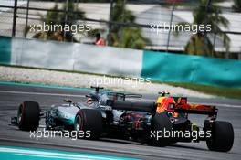 Max Verstappen (NLD) Red Bull Racing RB13 and Lewis Hamilton (GBR) Mercedes AMG F1 W08 battle for the lead of the race. 01.10.2017. Formula 1 World Championship, Rd 15, Malaysian Grand Prix, Sepang, Malaysia, Sunday.