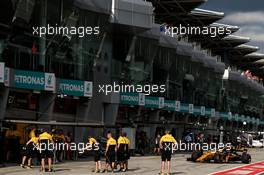 Jolyon Palmer (GBR) Renault Sport F1 Team RS17. 30.09.2017. Formula 1 World Championship, Rd 15, Malaysian Grand Prix, Sepang, Malaysia, Saturday.