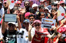 Malaysian fans bid farewell to F1 at Sepang. 30.09.2017. Formula 1 World Championship, Rd 15, Malaysian Grand Prix, Sepang, Malaysia, Saturday.