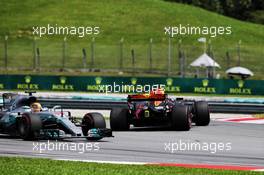 Lewis Hamilton (GBR) Mercedes AMG F1 W08 passes Max Verstappen (NLD) Red Bull Racing RB13, who spun at the final corner in the third practice session after contact. 30.09.2017. Formula 1 World Championship, Rd 15, Malaysian Grand Prix, Sepang, Malaysia, Saturday.