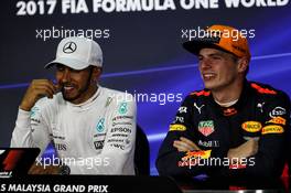 (L to R): Lewis Hamilton (GBR) Mercedes AMG F1 and Max Verstappen (NLD) Red Bull Racing in the post qualifying FIA Press Conference. 30.09.2017. Formula 1 World Championship, Rd 15, Malaysian Grand Prix, Sepang, Malaysia, Saturday.