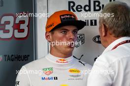 (L to R): Max Verstappen (NLD) Red Bull Racing with Dr Helmut Marko (AUT) Red Bull Motorsport Consultant. 30.09.2017. Formula 1 World Championship, Rd 15, Malaysian Grand Prix, Sepang, Malaysia, Saturday.