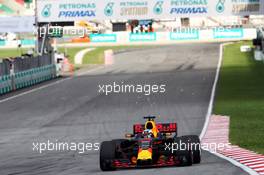 Daniel Ricciardo (AUS) Red Bull Racing RB13. 30.09.2017. Formula 1 World Championship, Rd 15, Malaysian Grand Prix, Sepang, Malaysia, Saturday.