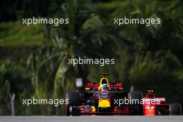 Daniel Ricciardo (AUS) Red Bull Racing  30.09.2017. Formula 1 World Championship, Rd 15, Malaysian Grand Prix, Sepang, Malaysia, Saturday.