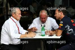 (L to R): Jerome Stoll (FRA) Renault Sport F1 President with Dr Helmut Marko (AUT) Red Bull Motorsport Consultant and Christian Horner (GBR) Red Bull Racing Team Principal. 30.09.2017. Formula 1 World Championship, Rd 15, Malaysian Grand Prix, Sepang, Malaysia, Saturday.