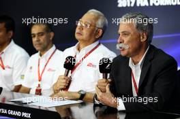 Chase Carey (USA) Formula One Group Chairman (Right) and Najib Razak (MAL) Prime Minister of Malaysia in an FIA Press Conference. 01.10.2017. Formula 1 World Championship, Rd 15, Malaysian Grand Prix, Sepang, Malaysia, Sunday.