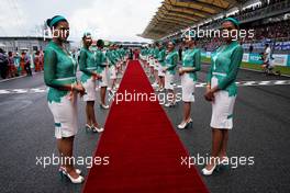 Grid girls on the drivers parade.                                01.10.2017. Formula 1 World Championship, Rd 15, Malaysian Grand Prix, Sepang, Malaysia, Sunday.
