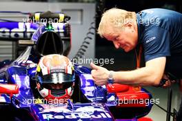 Pierre Gasly (FRA) Scuderia Toro Rosso STR12 with Jo Bauer (GER) FIA Delegate. 28.09.2017. Formula 1 World Championship, Rd 15, Malaysian Grand Prix, Sepang, Malaysia, Thursday.