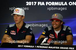 (L to R): Pierre Gasly (FRA) Scuderia Toro Rosso and team mate Carlos Sainz Jr (ESP) Scuderia Toro Rosso in the FIA Press Conference. 28.09.2017. Formula 1 World Championship, Rd 15, Malaysian Grand Prix, Sepang, Malaysia, Thursday.