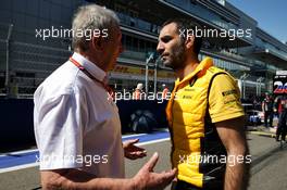 (L to R): Jerome Stoll (FRA) Renault Sport F1 President with Cyril Abiteboul (FRA) Renault Sport F1 Managing Director. 30.04.2017. Formula 1 World Championship, Rd 4, Russian Grand Prix, Sochi Autodrom, Sochi, Russia, Race Day.