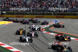 Kevin Magnussen (DEN) Haas VF-17 runs wide at the start of the race. 30.04.2017. Formula 1 World Championship, Rd 4, Russian Grand Prix, Sochi Autodrom, Sochi, Russia, Race Day.