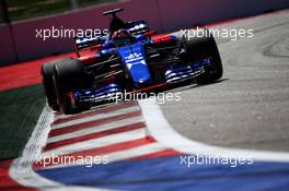 Daniil Kvyat (RUS) Scuderia Toro Rosso STR12. 29.04.2017. Formula 1 World Championship, Rd 4, Russian Grand Prix, Sochi Autodrom, Sochi, Russia, Qualifying Day.