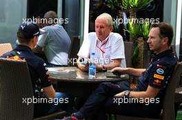 (L to R): Max Verstappen (NLD) Red Bull Racing with Dr Helmut Marko (AUT) Red Bull Motorsport Consultant and Christian Horner (GBR) Red Bull Racing Team Principal. 30.04.2017. Formula 1 World Championship, Rd 4, Russian Grand Prix, Sochi Autodrom, Sochi, Russia, Race Day.