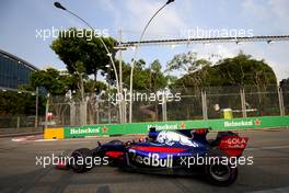 Daniil Kvyat (RUS) Scuderia Toro Rosso  15.09.2017. Formula 1 World Championship, Rd 14, Singapore Grand Prix, Marina Bay Street Circuit, Singapore, Practice Day.