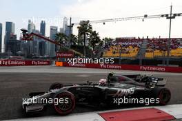 Kevin Magnussen (DEN) Haas VF-17. 15.09.2017. Formula 1 World Championship, Rd 14, Singapore Grand Prix, Marina Bay Street Circuit, Singapore, Practice Day.