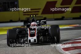 Kevin Magnussen (DEN) Haas VF-17. 15.09.2017. Formula 1 World Championship, Rd 14, Singapore Grand Prix, Marina Bay Street Circuit, Singapore, Practice Day.