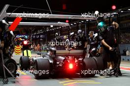 Valtteri Bottas (FIN) Mercedes AMG F1 W08 practices a pit stop. 15.09.2017. Formula 1 World Championship, Rd 14, Singapore Grand Prix, Marina Bay Street Circuit, Singapore, Practice Day.