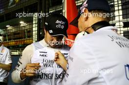 Sergio Perez (MEX) Sahara Force India F1 on the grid. 17.09.2017. Formula 1 World Championship, Rd 14, Singapore Grand Prix, Marina Bay Street Circuit, Singapore, Race Day.